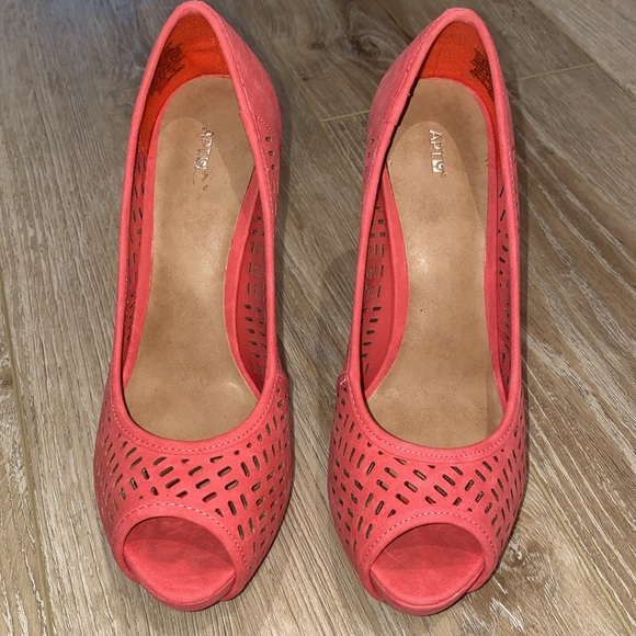 APT. 9 Hayden Heels 7.5 - Picture 2 of 6